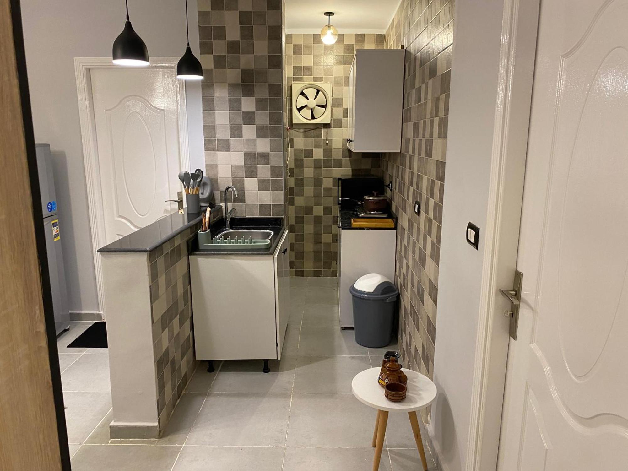 Apartment Sunny Haven 1br Near Airport Kairo