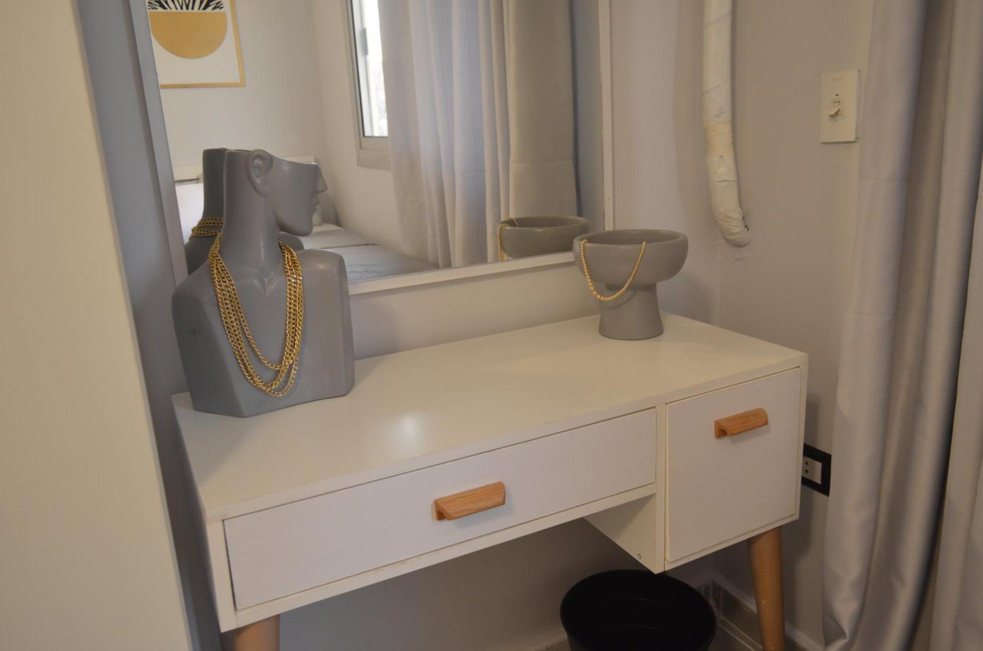 Sunny Haven 1br Near Airport Apartment *