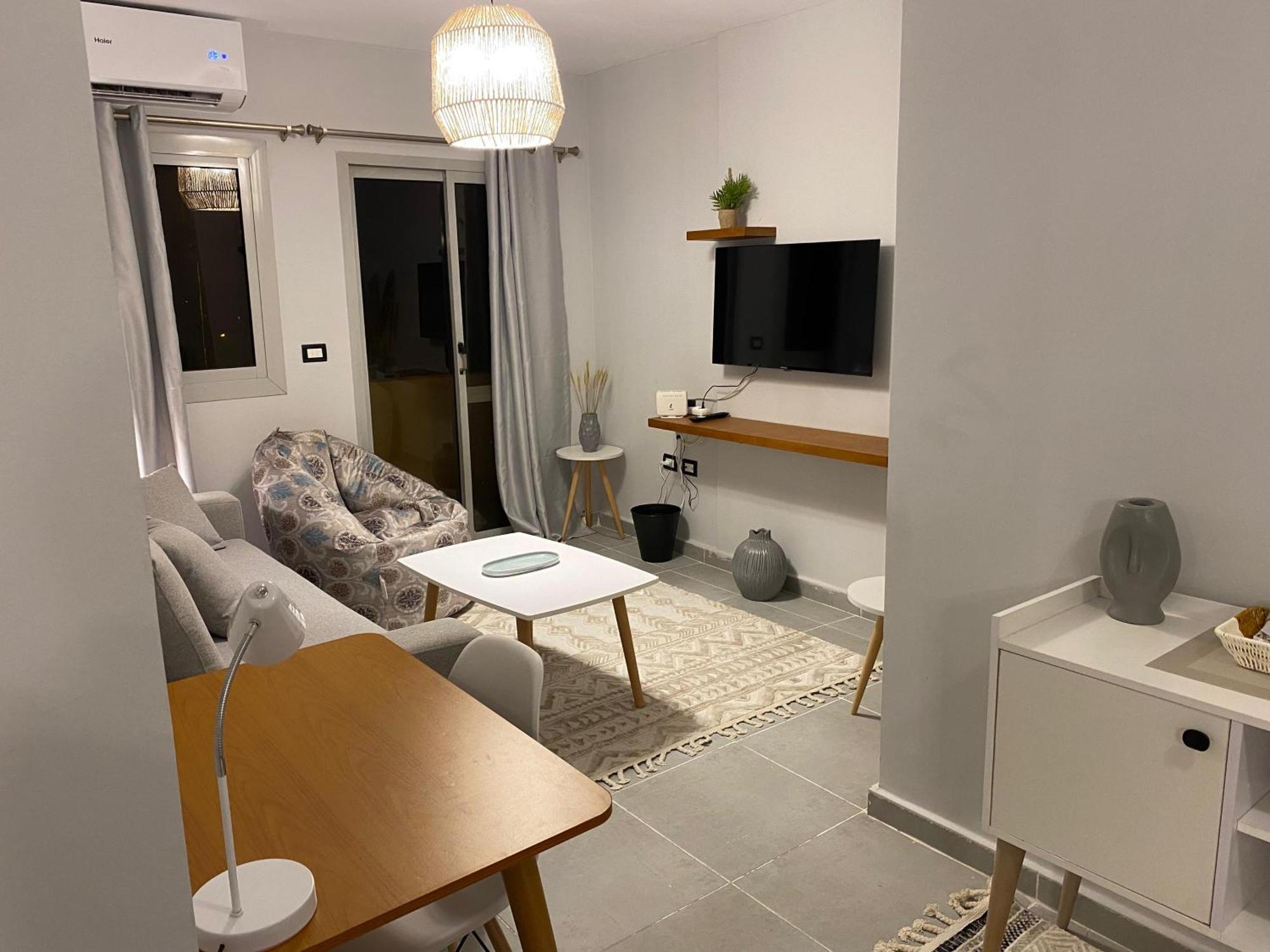 Sunny Haven 1br Near Airport Apartment *